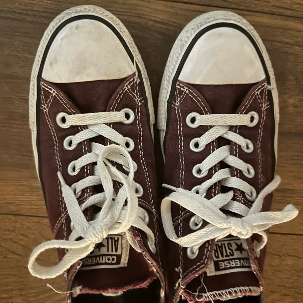 Converse women’s size 8